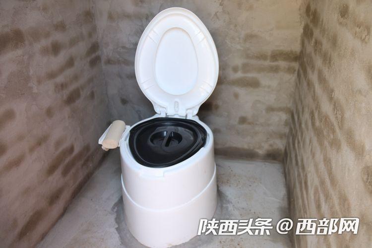 吳堡退休幹部賈平發發明新型環保廁所 榮獲國家專利