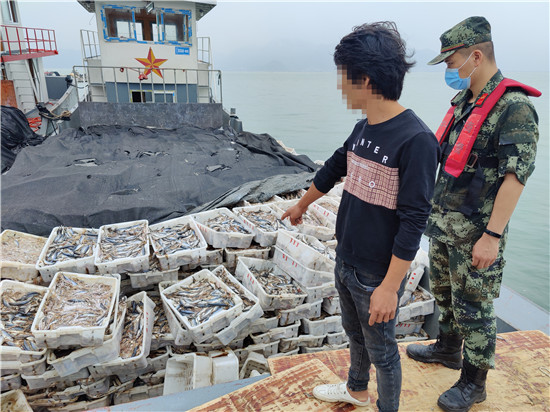 福建寧德海警連續查獲3起涉嫌非法捕撈水産品案