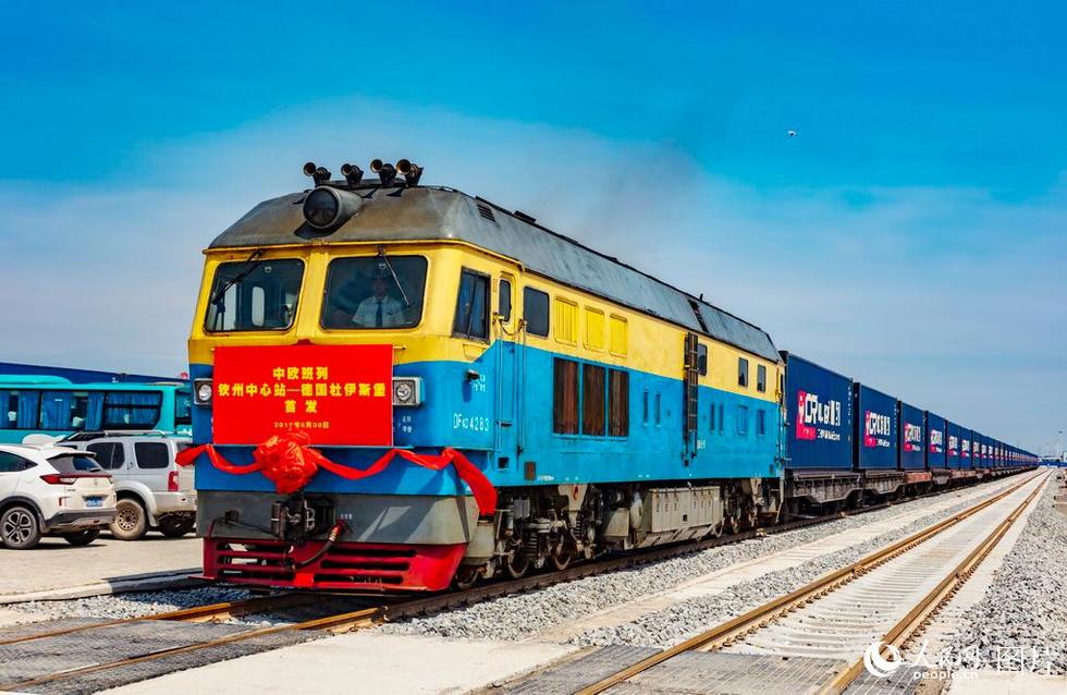 广西钦州港开出首趟中欧班列 ———海上丝绸之路枢纽港实现海铁联运零距离接驳