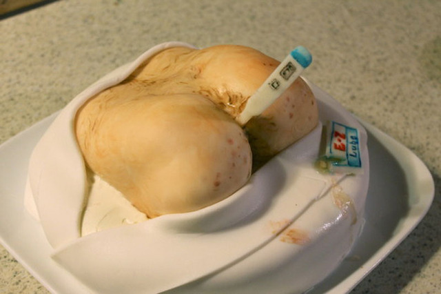 凯瑟琳创作的重口蛋糕(网页截图) 凯瑟琳创作的重口蛋糕(网页截图)