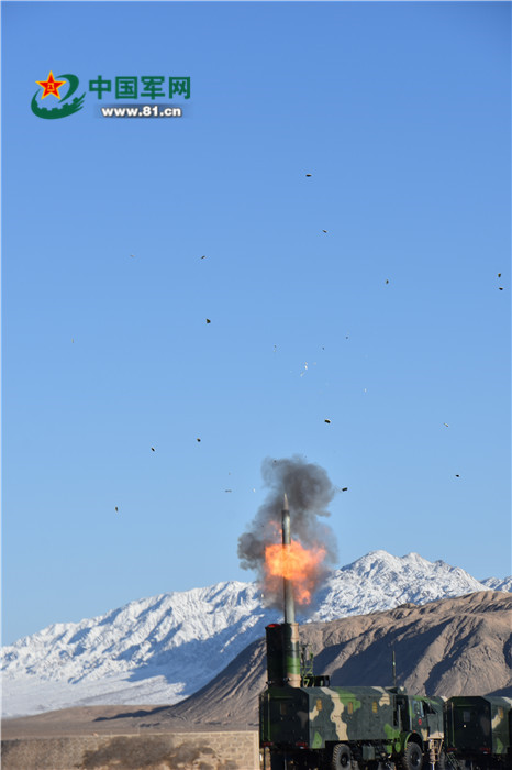空军导弹某师发射国产某新型地空导弹