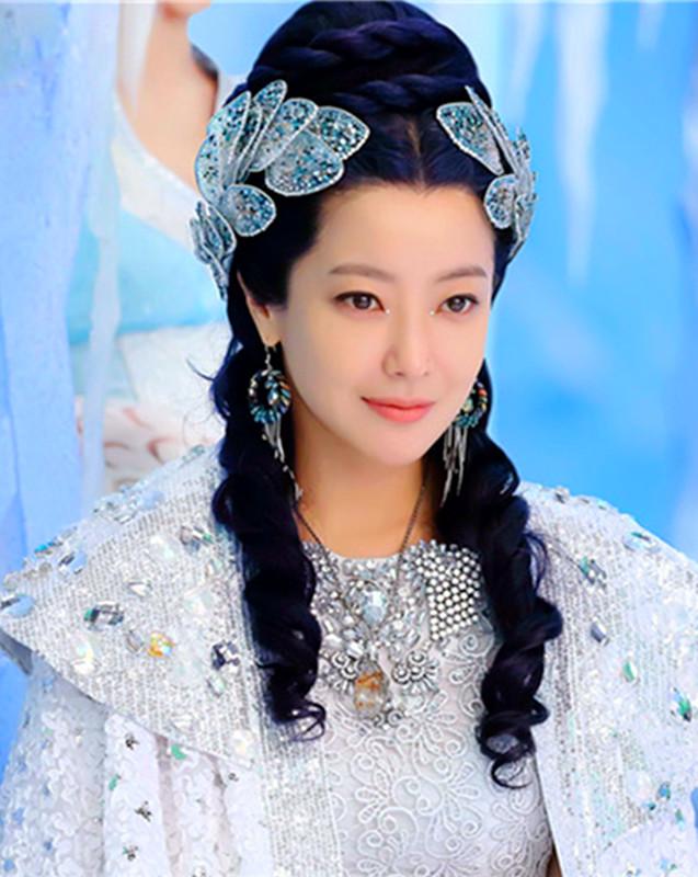 韩国女星知名金喜善,饰演莲姬(樱空释母亲,拥有绝世容颜和神秘身份的