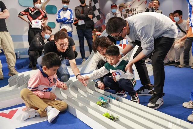 四驱车大赛热血回归 8090后玩家携家人齐聚BAPOBABO！