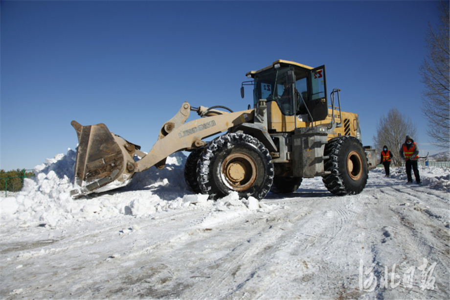 河北豐寧：清積雪 保暢通