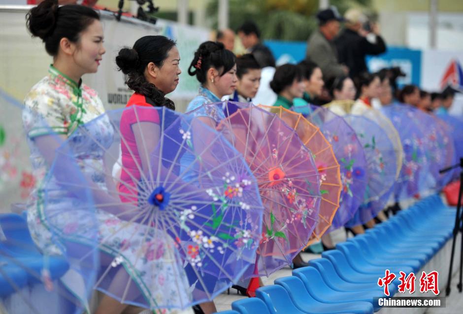 世界沙排巡回赛 中国大妈上演旗袍秀 世界沙排巡回赛 中国大妈上演旗袍秀