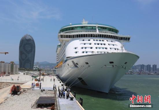 郵輪公司看準香港市場 兩巨輪駐港將接載10萬乘客