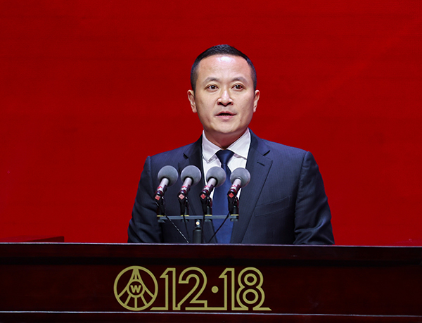 供图 五粮液集团会上,邹涛宣读《2021年度品牌运营商表彰奖励及市场