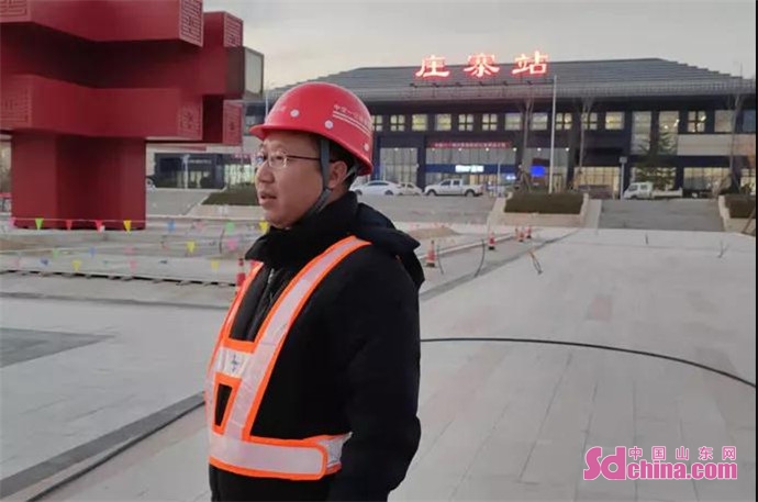 曹县庄寨站站前广场一期项目2021年6月10日进场,由中交一公局集团建筑