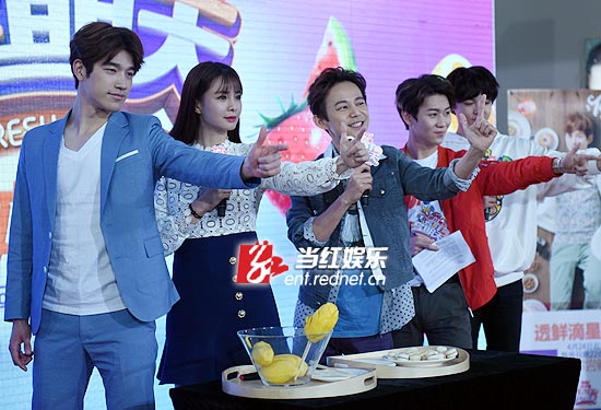 何炅荧屏首试美食节目：目前唯一爱好是吃宵夜