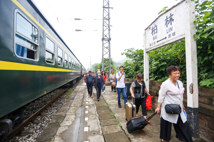 【B】重庆江津：柏林站吹响脱贫致富的号角