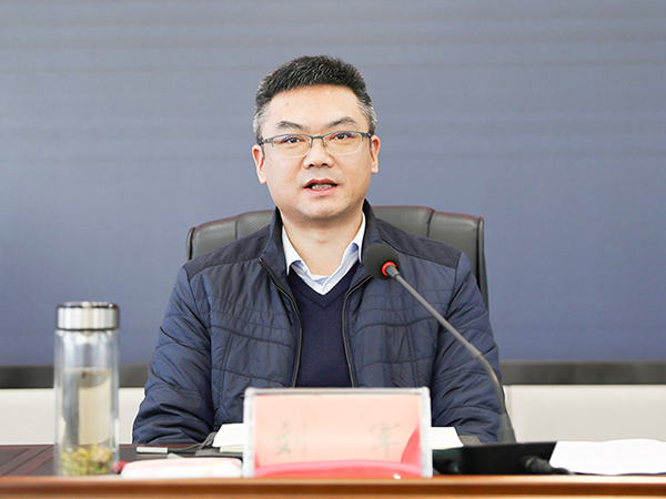 自贡沿滩区委书记刘军讲话 摄影 牟丽刘军指出,自贡市2020年成功创建