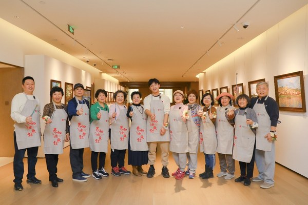 首届“恭和油画作品展”开幕 恭和家园以社群实践文化养老