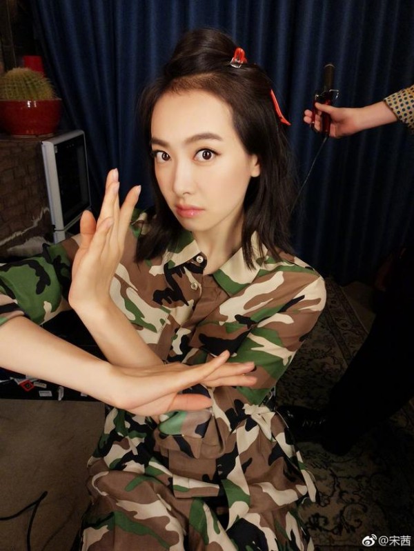 太拼命！宋茜国外拍摄生病 低调回国做手术