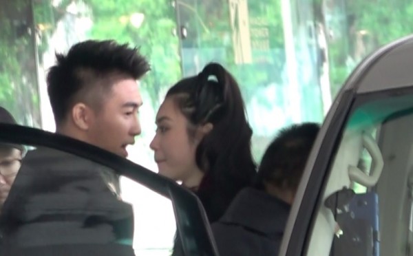 奚梦瑶和赌王儿子现身澳门 举止亲密似录恋爱节目