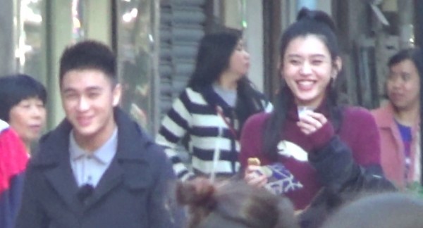 奚梦瑶和赌王儿子现身澳门 举止亲密似录恋爱节目