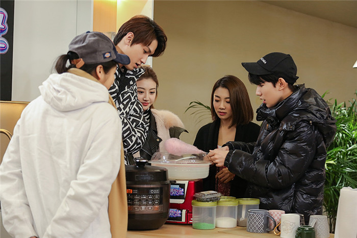 圖片默認標題_fororder_王源在做棉花糖