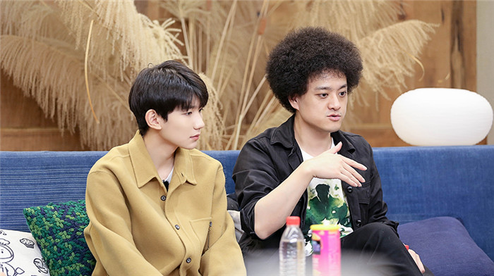 圖片默認標題_fororder_趙英俊輔助王源工作