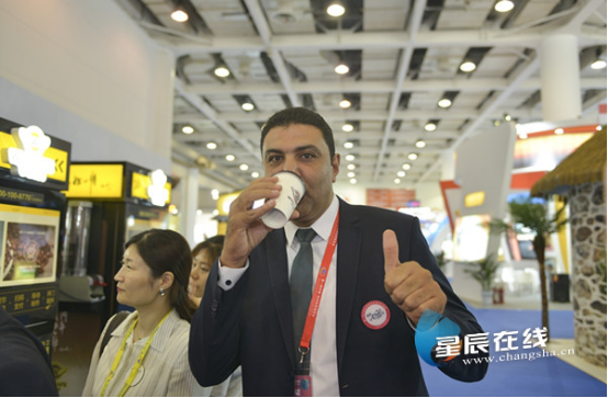 中非博覽會咖啡之翼小分隊，贏得非洲人民“國際點讚”