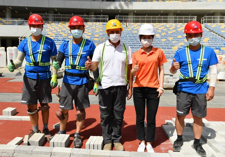 全運會外籍“老工匠”:博爾特在我鋪的跑道上破過世界紀錄