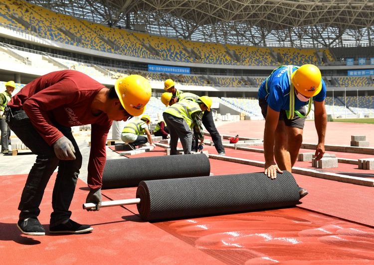 全運會外籍“老工匠”:博爾特在我鋪的跑道上破過世界紀錄