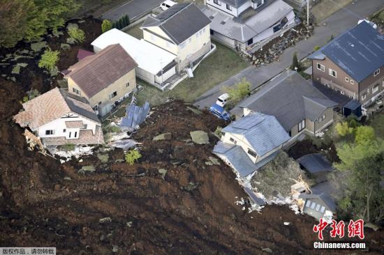 日本熊本县南阿苏村搜救活动因大雨被迫暂停