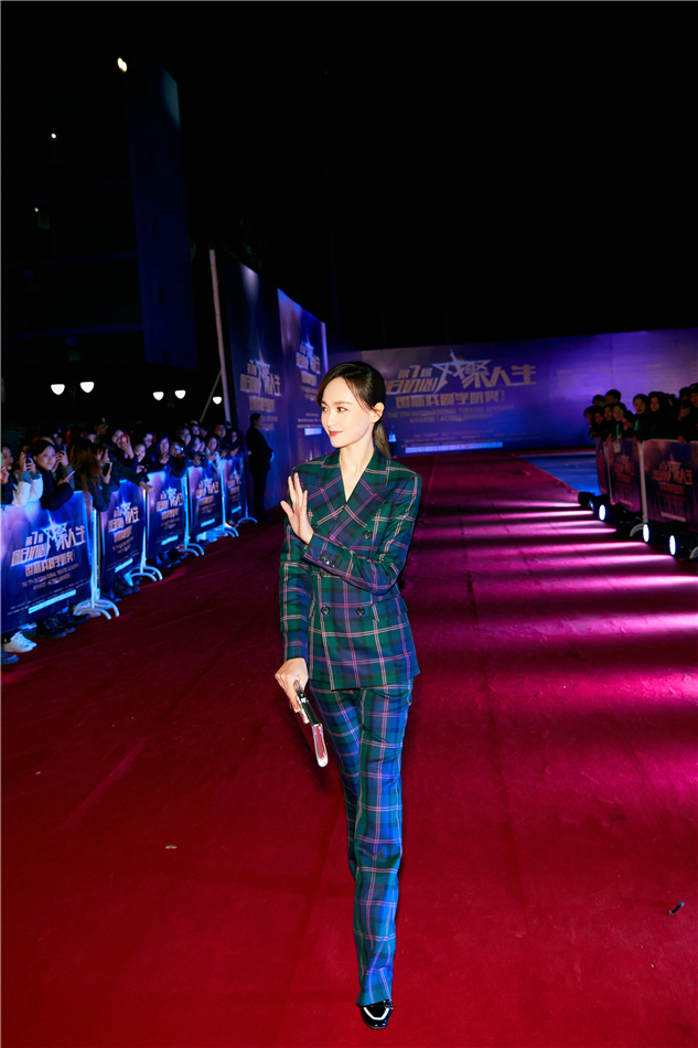 唐嫣母校分享演艺经历 称成功要脚踏实地