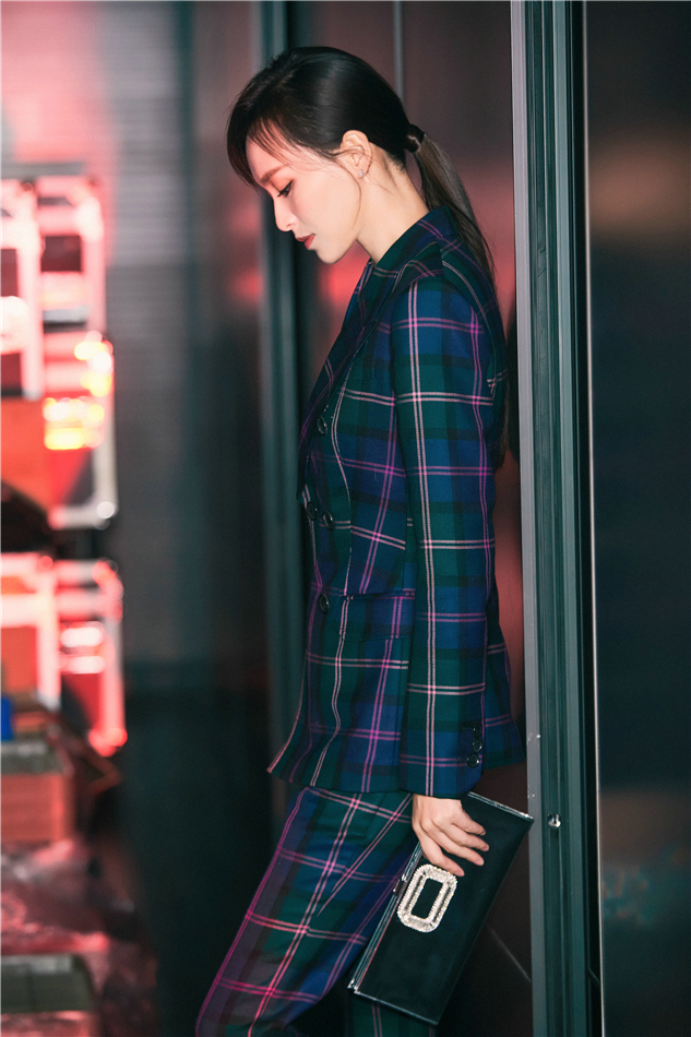 唐嫣母校分享演艺经历 称成功要脚踏实地