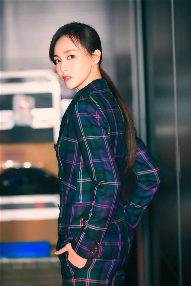 唐嫣母校分享演艺经历 称成功要脚踏实地