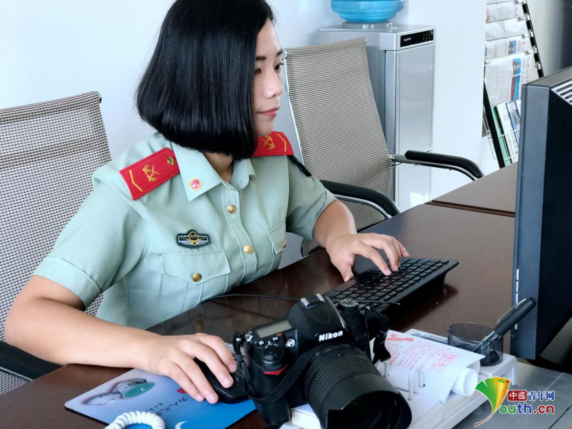 2014年,任莎莎报考了公安边防部队的士官学校,学习拍摄取证专业.