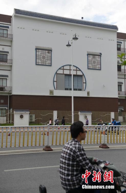 福州“囧楼”吸引眼球 网友戏称为“最囧建筑”