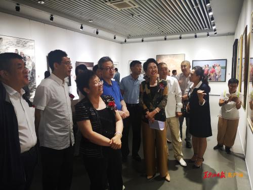 第十三届黑龙江省美术作品展览在哈尔滨开幕 贾玉梅出席