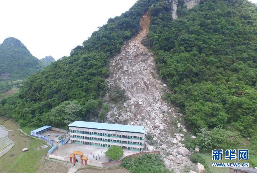 廣西融安山體滑坡造成21名正上課小學生受傷