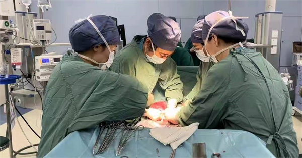 【战“疫”第一线】 西安国际医学中心实施生死救援 让“新生命”在疫情中安全降生_fororder_微信图片_20211228153409