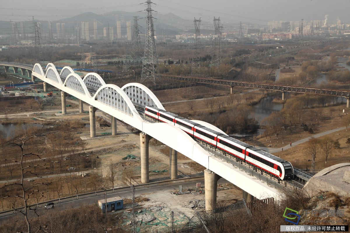 北京第一條磁浮線S1線列車永定河跨橋試運行