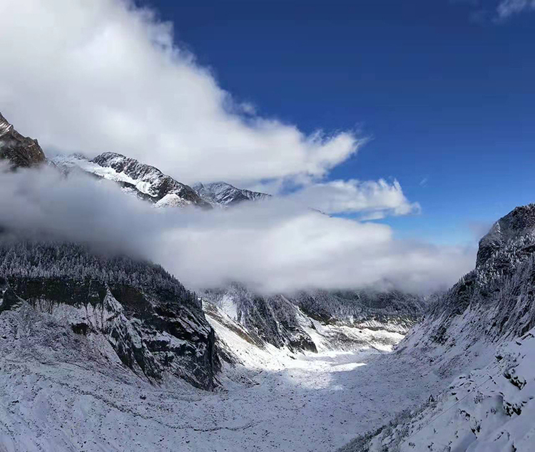 两重天"冬季旅游_fororder_海螺沟大冰瀑布-供图-海螺沟景区管理局