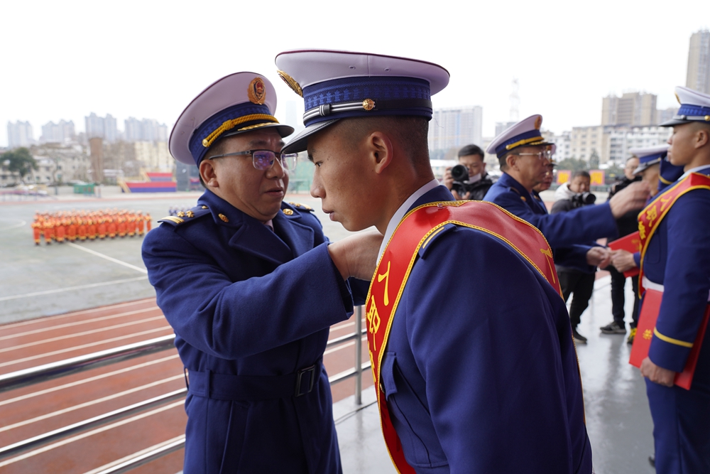 （供稿）貴州省消防救援總隊舉辦2020年新招錄消防員授銜表彰暨訓練成果彙報演示大會_fororder__DSC1567.JPG