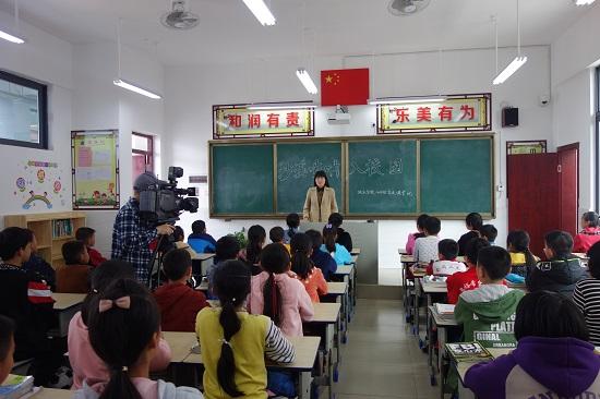 洒下菊香 一路芬芳——会同县城北学校的教育“逐梦人”