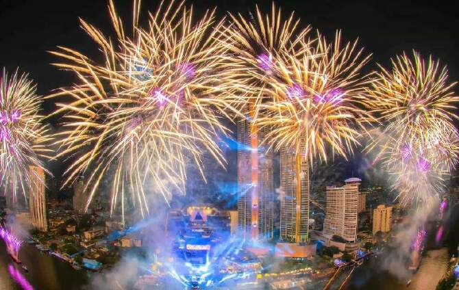 ລັດ​ຖະ​ບານ​ໄທ​ເປີ​ດ​ໄຟ​ຂຽວໃຫ້​ສະ​ຫຼອງ​ປີ​ໃໝ່ແລະ​ດື່ມ​ເຫຼົ້າ​ໃນ​ຮ້ານ​ອາ​ຫານ​ຈົນ​ຮອດ​ຕອນ​ຂ້ອນ​ແຈ້ງ_fororder_1805114218