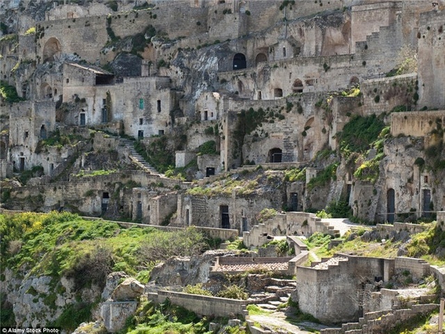 世界上最古老的洞穴 已有9000年历史竟还有人居住