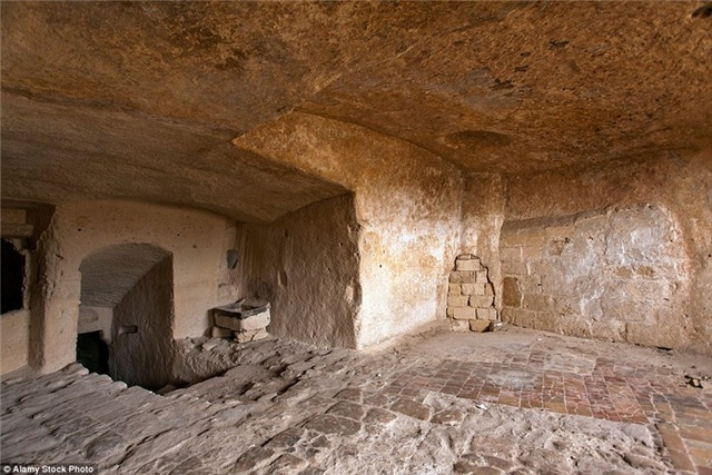 世界上最古老的洞穴 已有9000年历史竟还有人居住