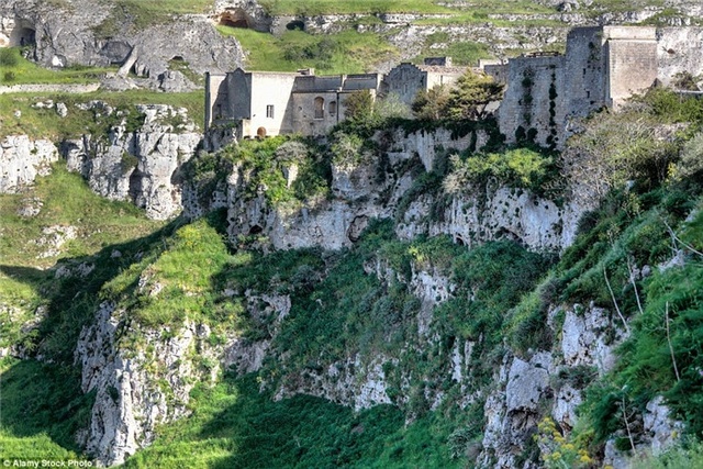 世界上最古老的洞穴 已有9000年历史竟还有人居住