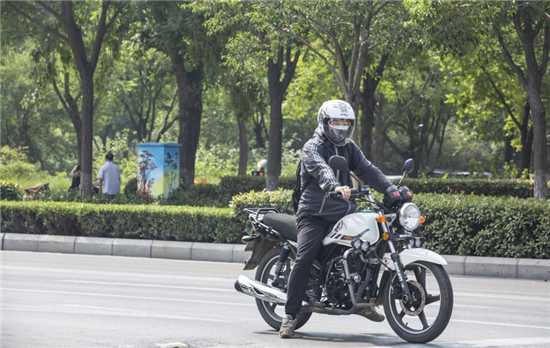 【B】鹤壁市开展“一盔一带”安全守护行动检查工作