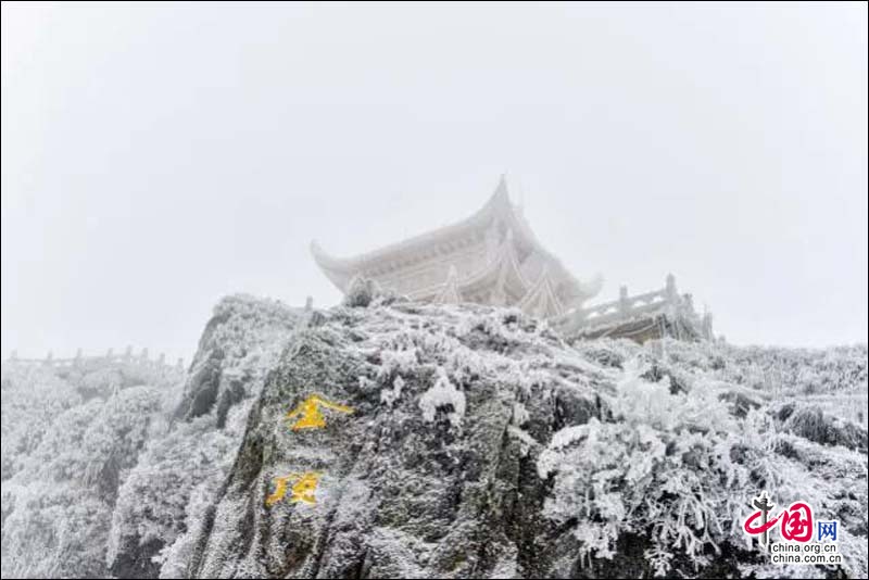 世俗的心 在晶莹剔透的峨眉山苏醒