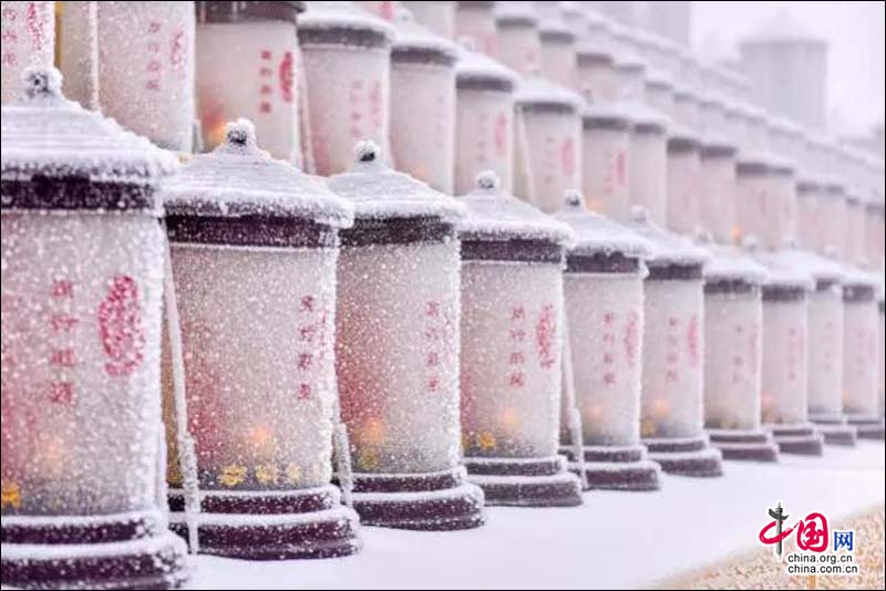 世俗的心 在晶莹剔透的峨眉山苏醒