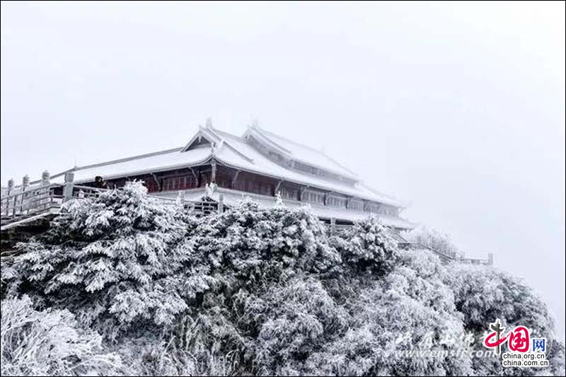 世俗的心 在晶莹剔透的峨眉山苏醒