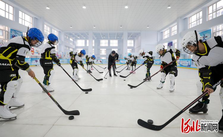 河北体育学院冰雪运动图片