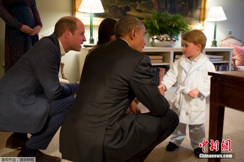 奥巴马访英 乔治王子穿睡衣会见美国总统