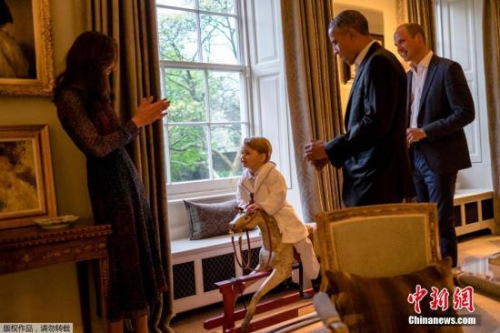 英国乔治小王子会见奥巴马 睡衣拖鞋造型萌(图)
