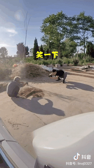 陕西小伙给9999个陌生人做亲戚走红抖音，网友：击鼓传花般的温暖