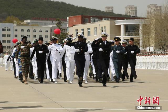 人民海軍建軍67週年 海軍大連艦艇學院舉辦閱兵儀式